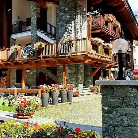 L' Aiglon 3*
