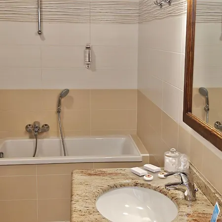 Отель L' Aiglon 3*