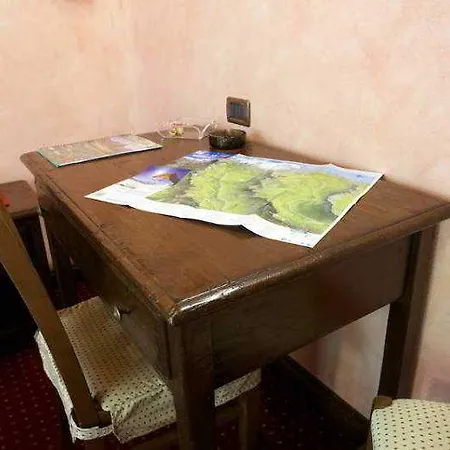 L' Aiglon Отель